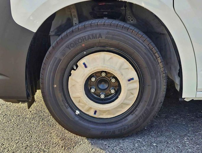 Новый Toyota HiAce H300, 2.8 л, 2025 в Дубае от SK Motors Белый цвет. GCC | AUTO.AE