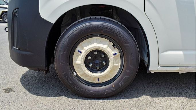 Новый Toyota HiAce H300, 3.5 л, 2024 в Дубае от Najem Motors Белый цвет. GCC | AUTO.AE