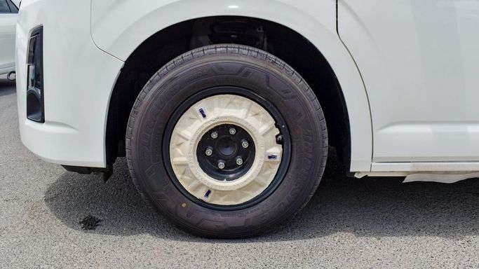 Новый Toyota HiAce H300, 3.5 л, 2024 в Дубае от Najem Motors Белый цвет. GCC | AUTO.AE