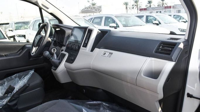 Новый Toyota HiAce H300, 3.5 л, 2024 в Дубае от Najem Motors Белый цвет. GCC | AUTO.AE