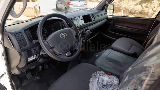 Новый Toyota HiAce H200 Рестайлинг, 3.0 л, 2025 в Дубае от Milele Белый цвет. Other | AUTO.AE