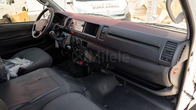 Новый Toyota HiAce H200 Рестайлинг, 3.0 л, 2025 в Дубае от Milele Белый цвет. Other | AUTO.AE