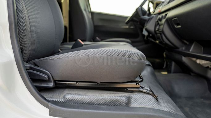 Новый Toyota HiAce H200 Рестайлинг, 3.0 л, 2024 в Дубае от Milele Белый цвет. Other | AUTO.AE