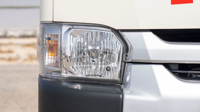 Новый Toyota HiAce H200 Рестайлинг, 2.0 л, 2024 в Дубае от Milele Белый цвет. Other | AUTO.AE