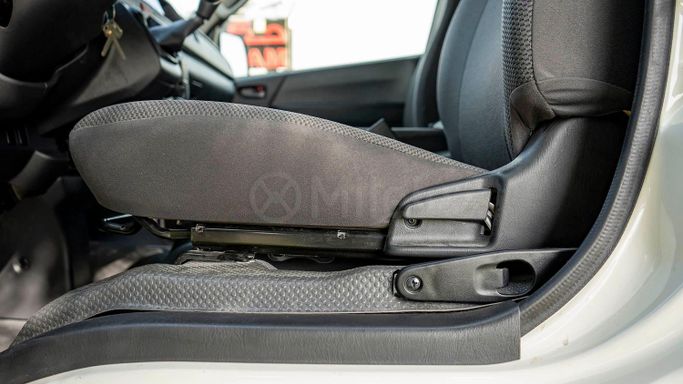 Новый Toyota HiAce H200 Рестайлинг, 2.0 л, 2024 в Дубае от Milele Белый цвет. Other | AUTO.AE