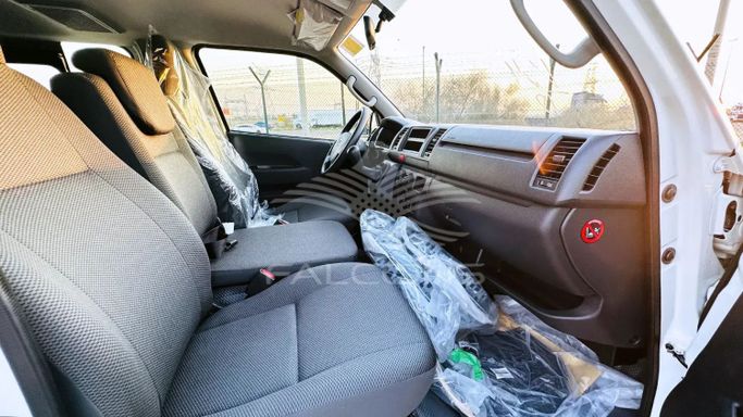 Новый Toyota HiAce H200 Рестайлинг, 2.5 л, 2024 в Дубае от Falcons GT Motors FZCO Белый цвет. Other | AUTO.AE