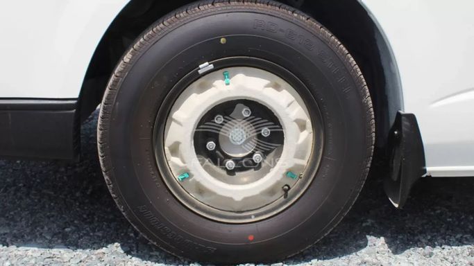 Новый Toyota HiAce H200 Рестайлинг, 2.5 л, 2025 в Дубае от Falcons GT Motors FZCO Белый цвет. Other | AUTO.AE