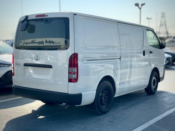 Новый Toyota HiAce H200 Рестайлинг, 2.7 л, 2024 в Дубае от Titanum Cars Белый цвет. Other | AUTO.AE