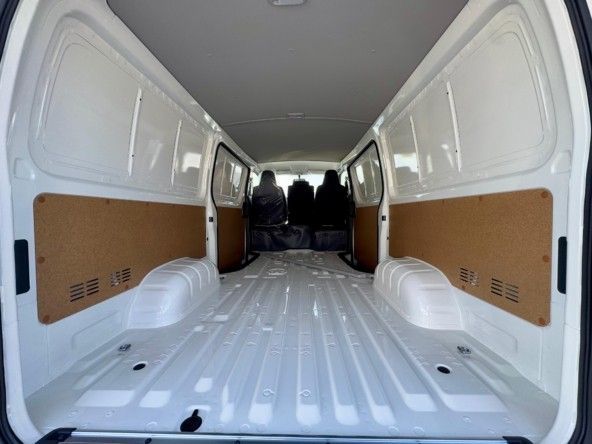 Новый Toyota HiAce H200 Рестайлинг, 2.7 л, 2024 в Дубае от Titanum Cars Белый цвет. Other | AUTO.AE