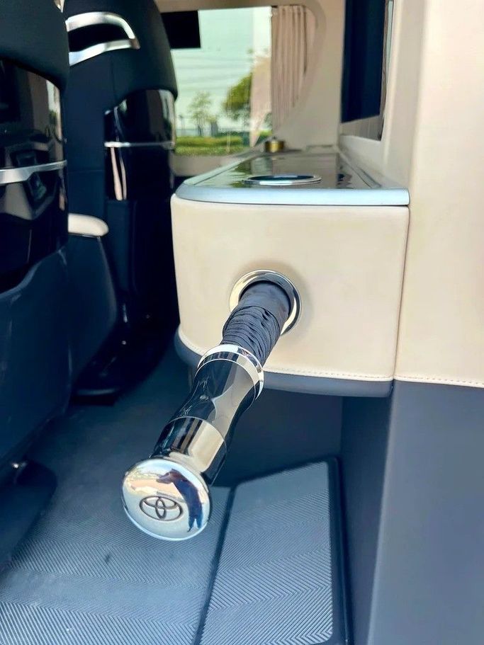 Used Toyota HiAce H300, 3.5 l, 2023 in Dubai by 66 Motors, Black color. Chinese Specs | AUTO.AE