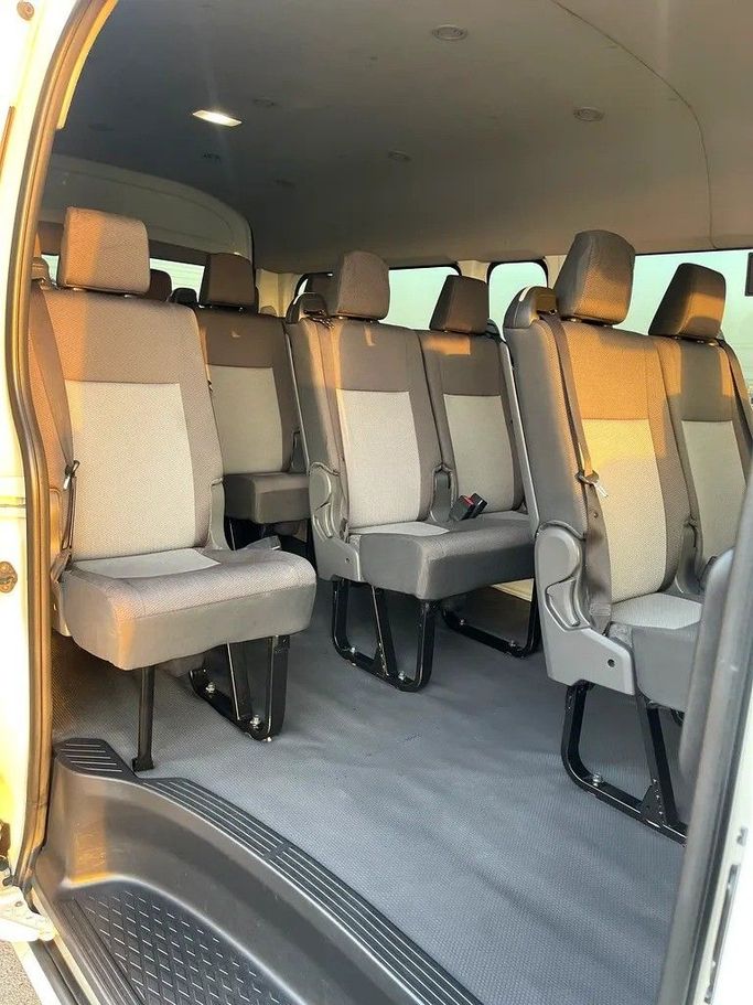 Подержанный Toyota HiAce H300, 3.5 л, 2023 в Дубае от Shalimar Белый цвет. GCC | AUTO.AE