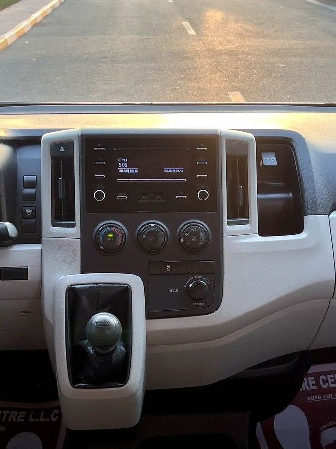 Подержанный Toyota HiAce H300, 3.5 л, 2023 в Дубае от Shalimar Белый цвет. GCC | AUTO.AE