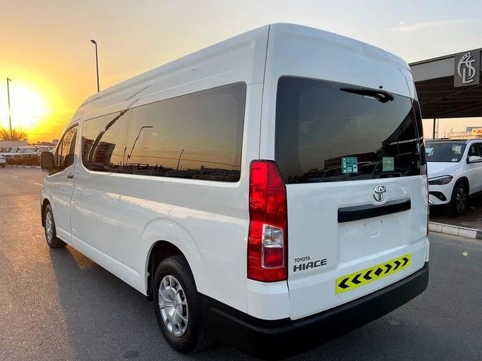 Подержанный Toyota HiAce H300, 3.5 л, 2023 в Дубае от Shalimar Белый цвет. GCC | AUTO.AE
