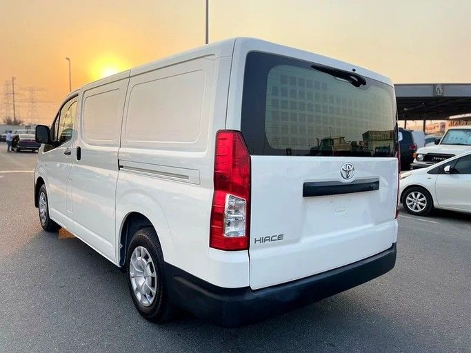 Подержанный Toyota HiAce H300, 3.5 л, 2020 в Дубае от Shalimar Белый цвет. GCC | AUTO.AE