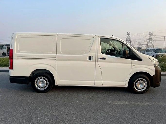 Подержанный Toyota HiAce H300, 3.5 л, 2020 в Дубае от Shalimar Белый цвет. GCC | AUTO.AE