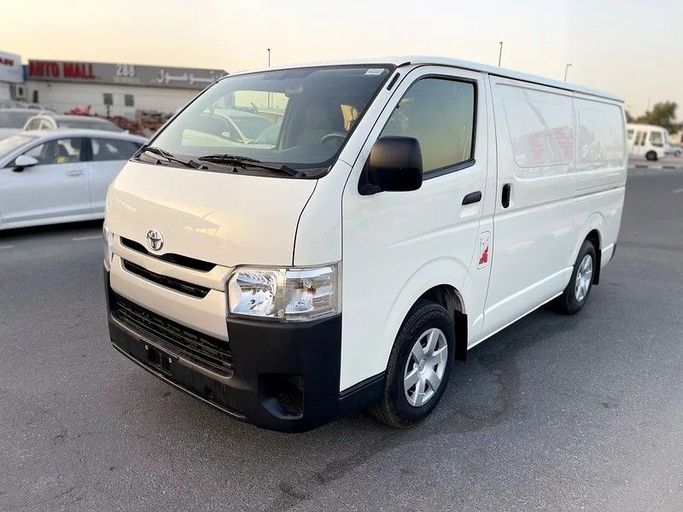 Подержанный Toyota HiAce H200 Рестайлинг, 2.7 л, 2021 в Дубае от Shalimar Белый цвет. GCC | AUTO.AE