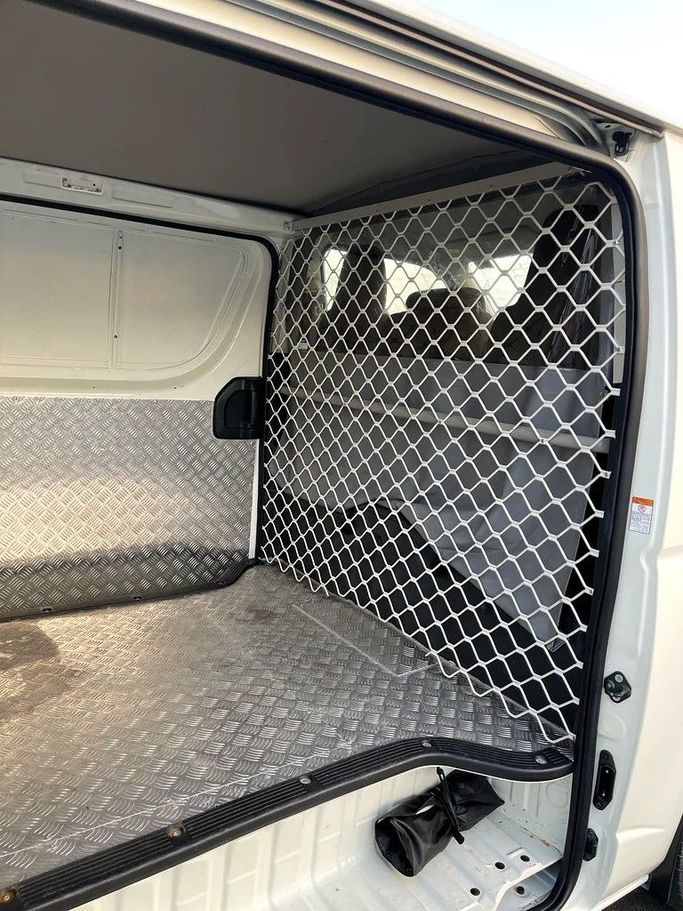 Подержанный Toyota HiAce H200 Рестайлинг, 2.7 л, 2021 в Дубае от Shalimar Белый цвет. GCC | AUTO.AE