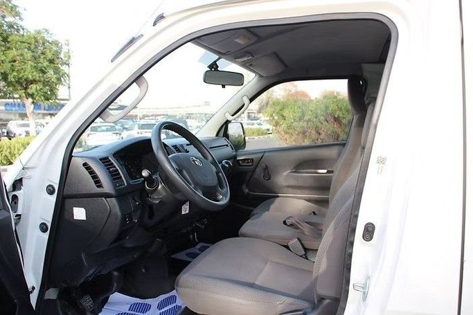 Used Toyota HiAce H200 Facelift, 2.7 l, 2022 in Dubai by SZS Auto Planet, White color. GCC Specs | AUTO.AE