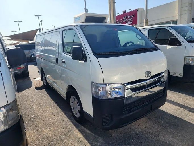 Подержанный Toyota HiAce H200 Рестайлинг, 2.0 л, 2018 в Дубае от Abdo Al Muthanna Used Cars Белый цвет. GCC | AUTO.AE