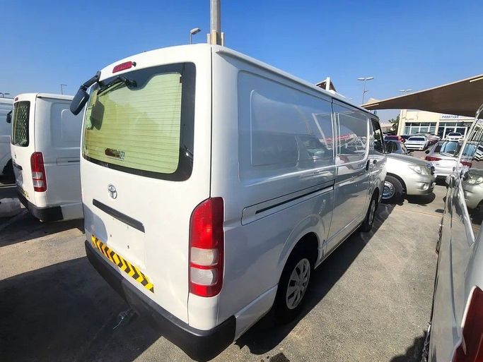 Подержанный Toyota HiAce H200 Рестайлинг, 2.0 л, 2018 в Дубае от Abdo Al Muthanna Used Cars Белый цвет. GCC | AUTO.AE