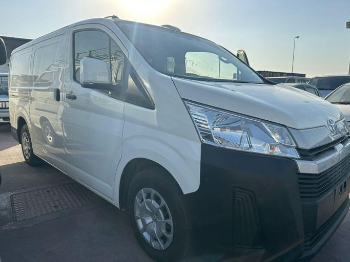 مستعملة Toyota HiAce H300, 2.8 l, 2024 في في دبي من EVEREST MOTORS FZCO، اللون أبيض. المواصفات الأسترالية | AUTO.AE