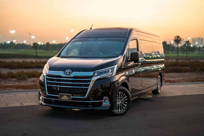 Новый Toyota HiAce H300, 3.5 л, 2026 в Дубае от BARUGZAI MOTORS Черный цвет. GCC | AUTO.AE