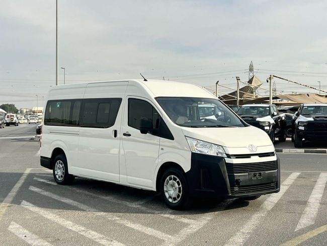 Подержанный Toyota HiAce H300, 3.5 л, 2023 в Дубае от SIKANDAR MOTORS Белый цвет. GCC | AUTO.AE