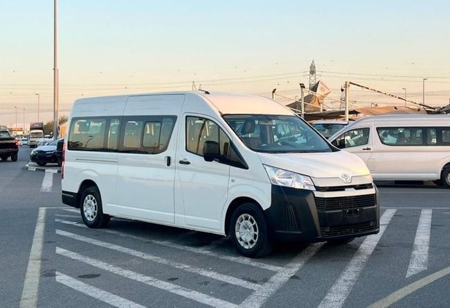 Подержанный Toyota HiAce H300, 3.5 л, 2021 в Дубае от SIKANDAR MOTORS Белый цвет. GCC | AUTO.AE