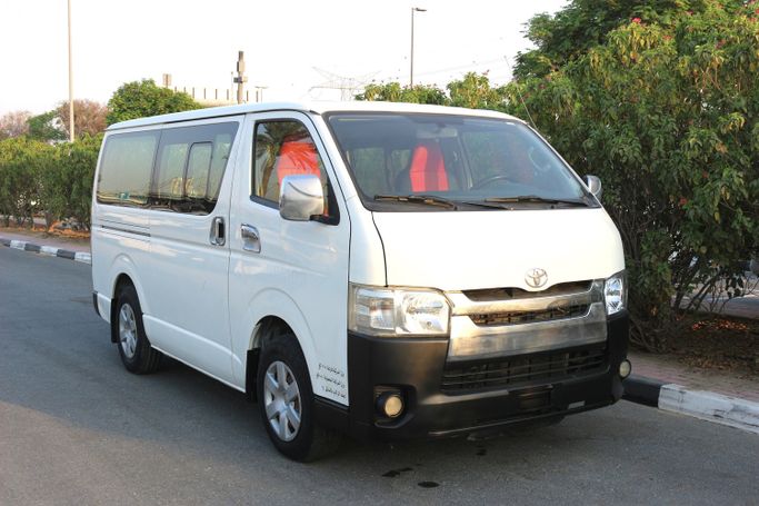 مستعملة ⁦Toyota HiAce عملية فيس ليفت H200، 2.0 l، 2014⁩ في في الإمارات, دبي من Power Wagon Motors، اللون أبيض. مواصفات الخليج | AUTO.AE | إعلان #288684