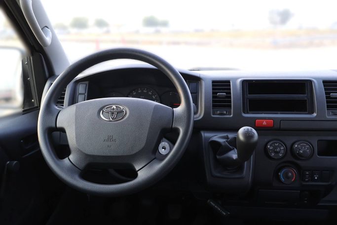 Новый Toyota HiAce H200 Рестайлинг, 2.5 л, 2026 в ОАЭ, Дубай от ALPHA MOTORS FZE Белый цвет. Японская | AUTO.AE | Объявление #295457 — фото 11 из 18