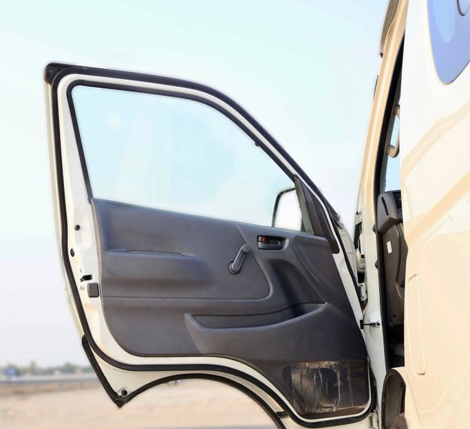 Новый Toyota HiAce H200 Рестайлинг, 2.5 л, 2026 в ОАЭ, Дубай от ALPHA MOTORS FZE Белый цвет. Японская | AUTO.AE | Объявление #295457 — фото 12 из 18