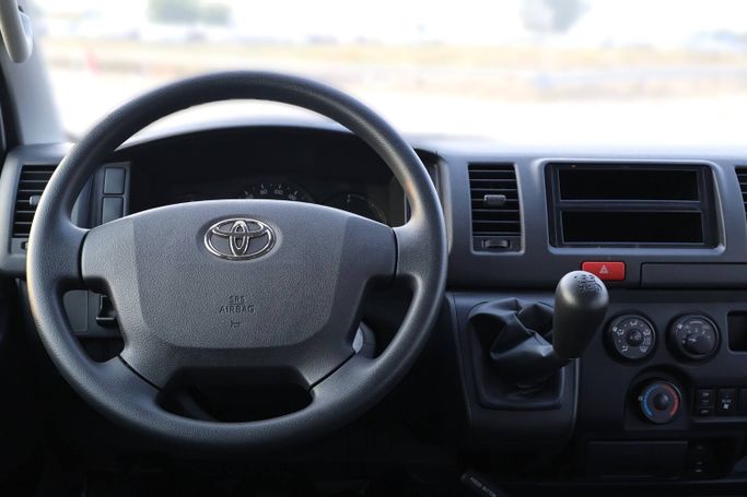 Новый Toyota HiAce H200 Рестайлинг, 2.5 л, 2026 в ОАЭ, Дубай от ALPHA MOTORS FZE Белый цвет. Японская | AUTO.AE | Объявление #295457 — фото 15 из 18