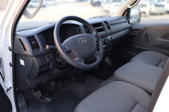 Новый Toyota HiAce H200 Рестайлинг, 2.5 л, 2026 в ОАЭ, Дубай от ALPHA MOTORS FZE Белый цвет. Японская | AUTO.AE | Объявление #295457 — фото 16 из 18