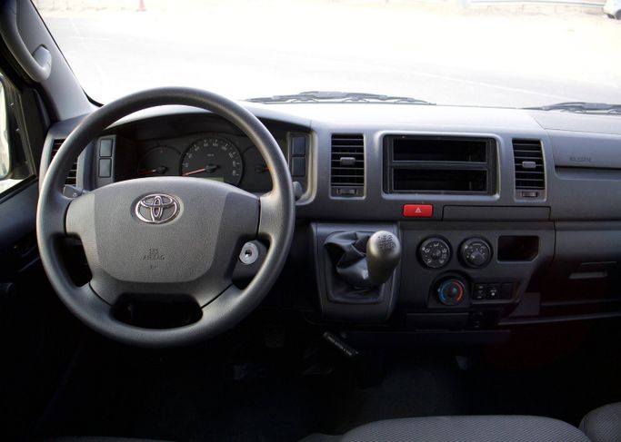 Новый Toyota HiAce H200 Рестайлинг, 2.5 л, 2026 в ОАЭ, Дубай от ALPHA MOTORS FZE Белый цвет. Японская | AUTO.AE | Объявление #295457 — фото 17 из 18