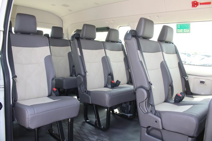 جديدة Toyota HiAce H300، 3.5 لتر، 2026 في الإمارات، دبي من Wafrah Automotive Fzco، اللون أبيض. مواصفات الخليج | AUTO.AE | إعلان #295559 — صورة 11 من 19