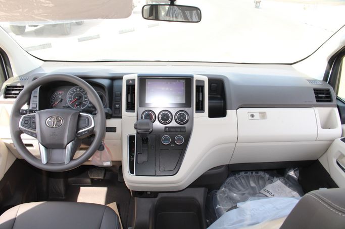 جديدة Toyota HiAce H300، 3.5 لتر، 2026 في الإمارات، دبي من Wafrah Automotive Fzco، اللون أبيض. مواصفات الخليج | AUTO.AE | إعلان #295559 — صورة 15 من 19