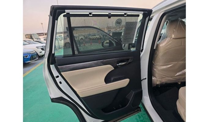 Новый Toyota Highlander IV (U70), 2.5 л, 2024 в Дубае от Mohamed Hakim Motors Белый цвет. GCC | AUTO.AE