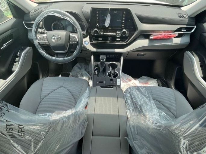 Новый Toyota Highlander IV (U70), 2.5 л, 2024 в Дубае от Mohamed Hakim Motors Белый цвет. GCC | AUTO.AE