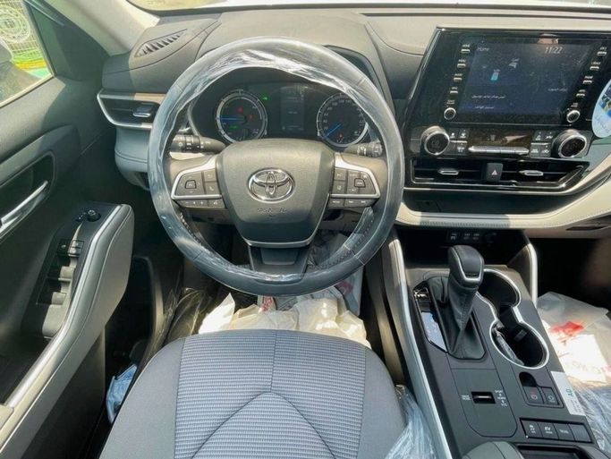 Новый Toyota Highlander IV (U70), 2.5 л, 2024 в Дубае от Mohamed Hakim Motors Белый цвет. GCC | AUTO.AE