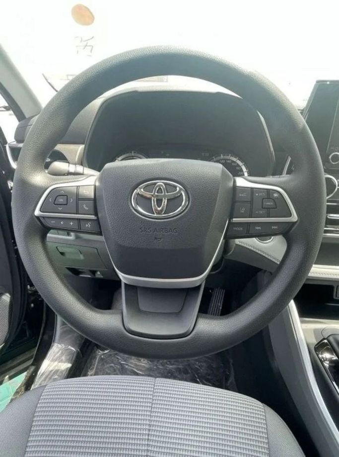 New Toyota Highlander IV (U70), 2.5 l, 2024 in Dubai by Mohamed Hakim Motors, Black color. GCC Specs | AUTO.AE