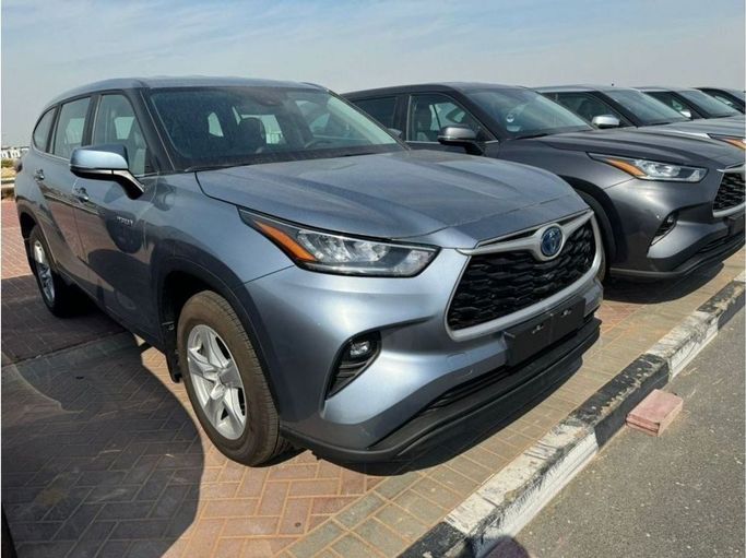 Новый Toyota Highlander IV (U70), 2.5 л, 2024 в Дубае от Mohamed Hakim Motors Серебристый цвет. GCC | AUTO.AE
