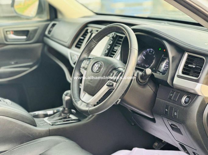 Used Toyota Highlander IV (U70), 3.5 l, 2020 in Dubai by Alhamd Motors, White color. Other | AUTO.AE