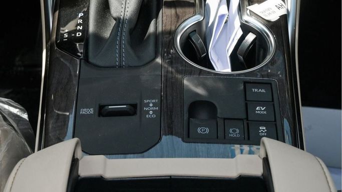 New Toyota Highlander IV (U70), 2.5 l, 2024 in Dubai by Najem Motors, White color. GCC Specs | AUTO.AE