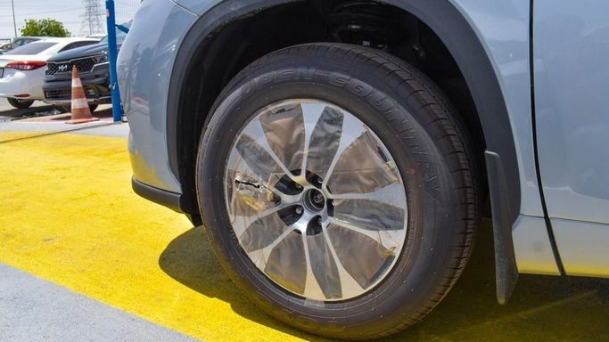 Новый Toyota Highlander IV (U70), 2.5 л, 2023 в Дубае от Najem Motors Серебристый цвет. GCC | AUTO.AE