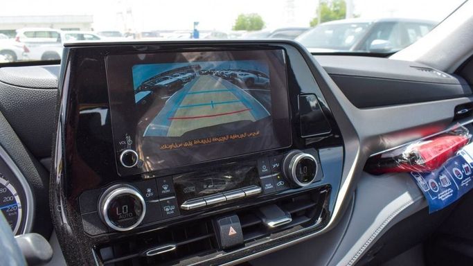 Новый Toyota Highlander IV (U70), 2.5 л, 2023 в Дубае от Najem Motors Серебристый цвет. GCC | AUTO.AE