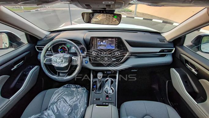 Новый Toyota Highlander IV (U70), 2.5 л, 2023 в Дубае от Falcons GT Motors FZCO Серебристый цвет. Other | AUTO.AE