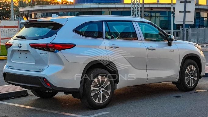 Новый Toyota Highlander IV (U70), 2.5 л, 2023 в Дубае от Falcons GT Motors FZCO Серебристый цвет. Other | AUTO.AE