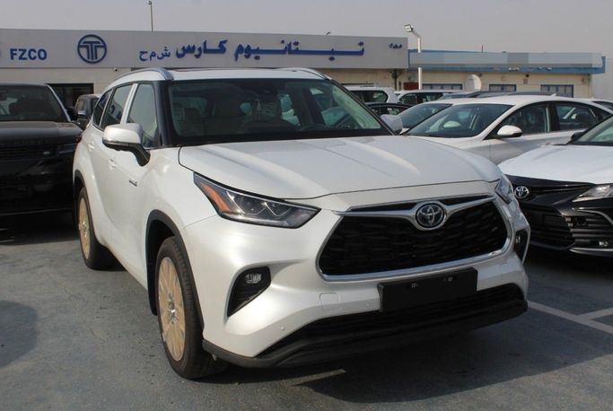 Новый Toyota Highlander IV (U70), 2.5 л, 2023 в Дубае от Titanum Cars Белый цвет. Other | AUTO.AE