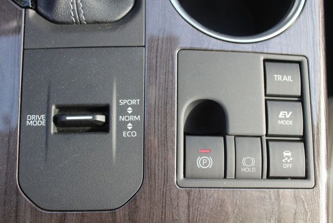 Новый Toyota Highlander IV (U70), 2.5 л, 2023 в Дубае от Titanum Cars Белый цвет. Other | AUTO.AE