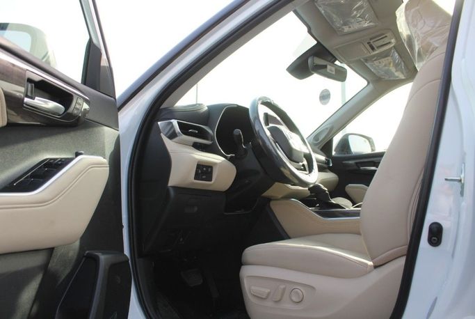 Новый Toyota Highlander IV (U70), 2.5 л, 2023 в Дубае от Titanum Cars Белый цвет. Other | AUTO.AE
